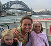 Anja Pfingstler-Lee mit Kindern in Sydney